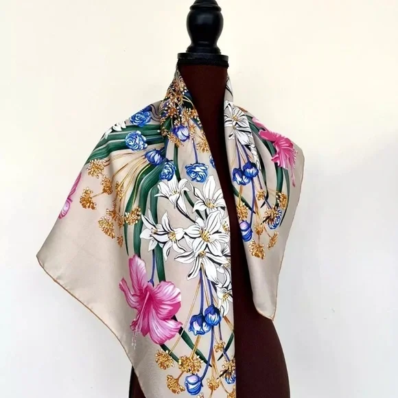 New Salvatore Ferragamo Unisex Scarf Floral Garden Flower Beige Pink Silk Wrap - Picture 6 of 9